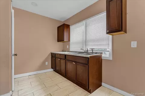 Entry Way - 11368 Nardin Dr, Detroit, MI 48204 photo 2 of 3