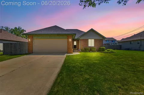 21884 Laurel St, Clinton Township, MI 48035