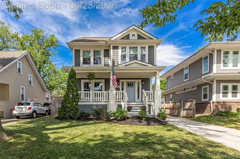 818 Mohawk Ave, Royal Oak, MI 48067
