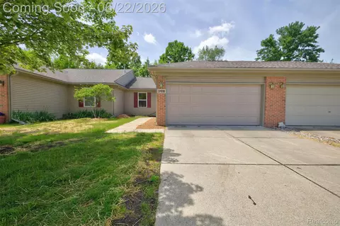 3108 Falcon Dr #25, Burton, MI 48519