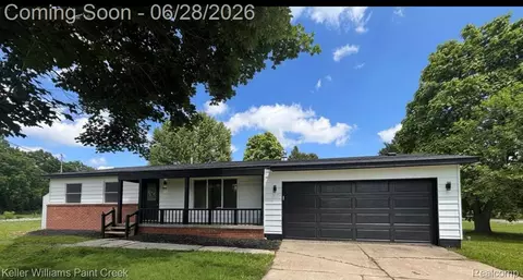 5143 Todd St, Grand Blanc, MI 48439