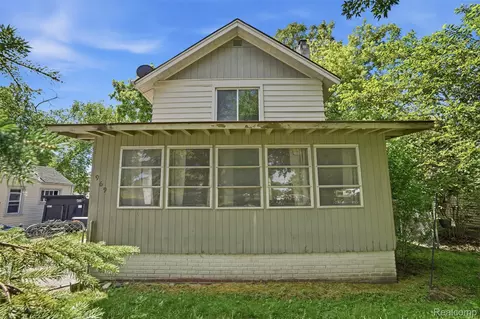 969 Myrtle Ave, Waterford, MI 48328
