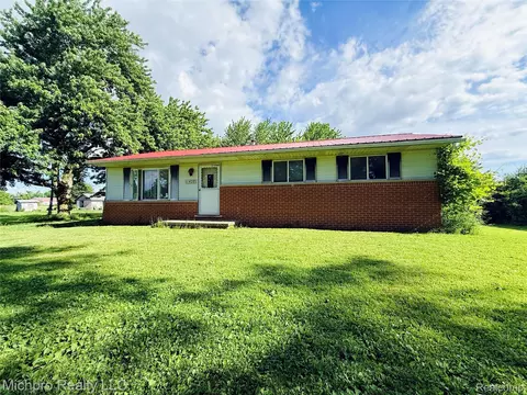 11438 Hill Rd, Riley, MI 48041
