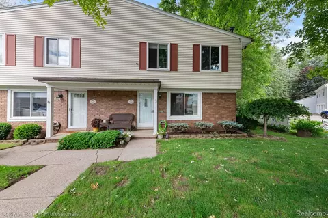 35766 Union Lake Rd, Harrison, MI 48045