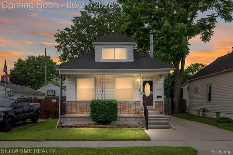 26518 Hollywood St, Roseville, MI 48066