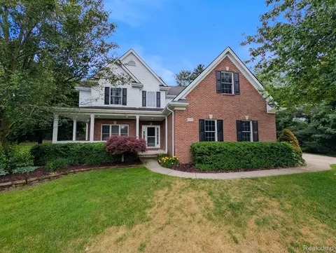 1859 Lonesome Lake Ct, Orion, MI 48362