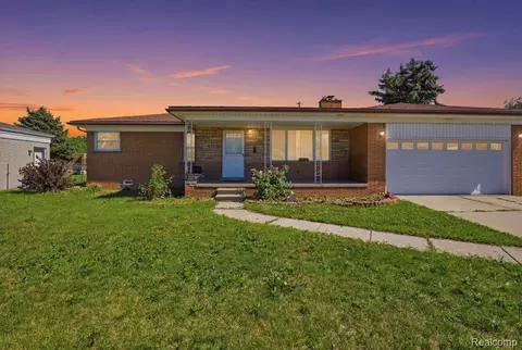 8565 Potomac St, Center Line, MI 48015