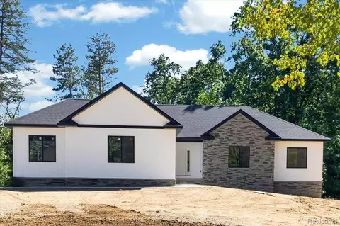 15157 Worden Rd, Groveland, MI 48442