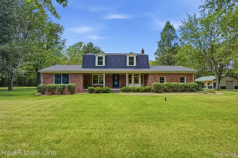 1765 Rowe Rd, Milford, MI 48380