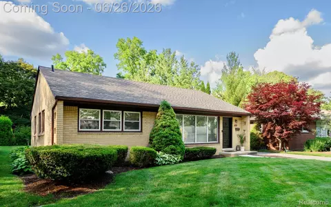 2151 Derby Rd, Troy, MI 48084