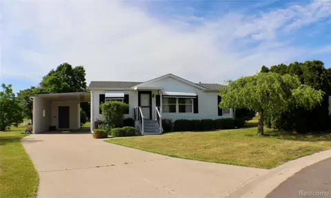 8171 Chickadee Ct, Freeland, MI 48623