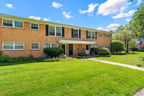 3220 Shenandoah Dr #11, Royal Oak, MI 48073