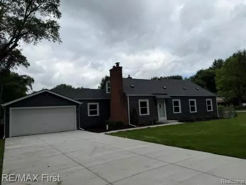 16045 Oporto St, Livonia, MI 48154