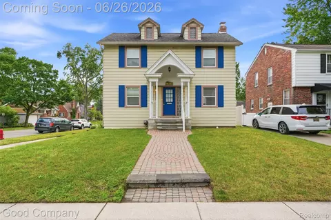 1956 Pinecrest Dr, Ferndale, MI 48220