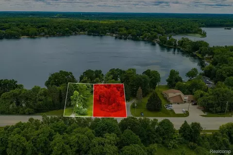 2 East Grand River Avenue, Green Oak, MI 48116