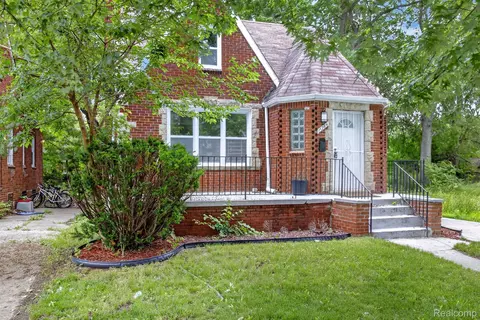 15784 Pinehurst St, Detroit, MI 48238