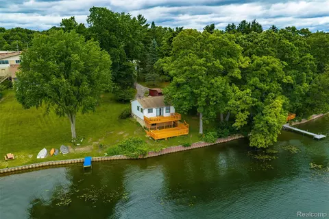 11044 Grand River Ave, Green Oak, MI 48116