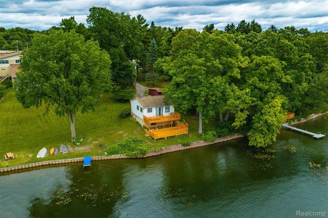 11044 Grand River Ave, Green Oak, MI 48116