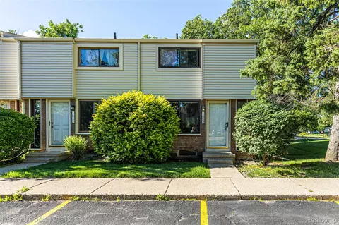 1669 Wimbledon Dr, Walled Lake, MI 48390