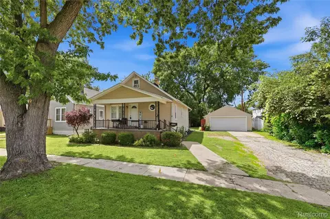 1630 Gordon St, Port Huron, MI 48060
