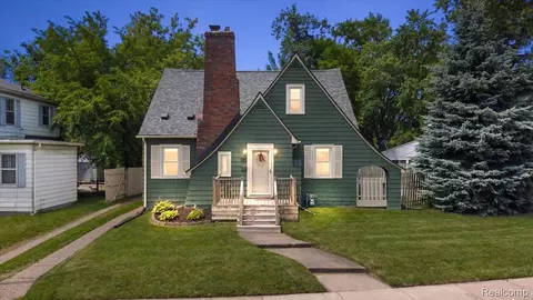 580 E Montcalm St, Pontiac, MI 48342