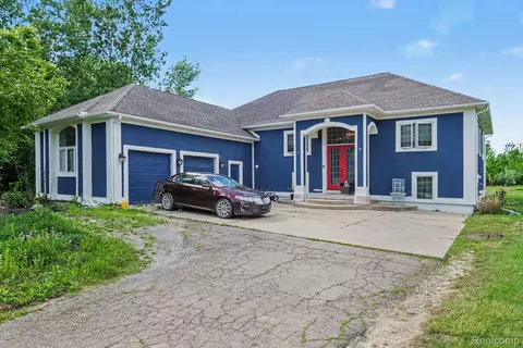 4251 E Maple Ave, Grand Blanc, MI 48439