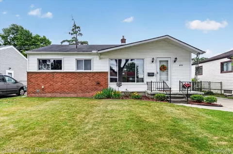 873 Schuman St, Garden City, MI 48135