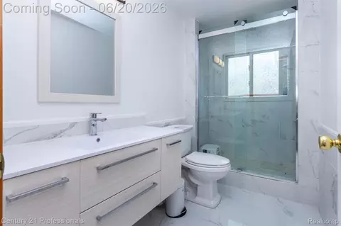 Bath - 6241 Smithfield Dr, Troy, MI 48085 photo 6 of 9