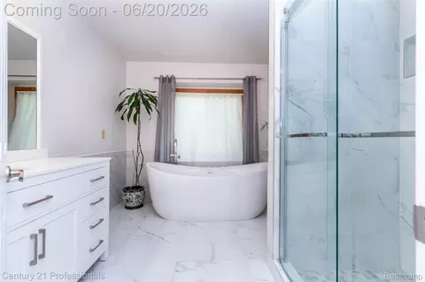 Bath - 6241 Smithfield Dr, Troy, MI 48085 photo 2 of 9