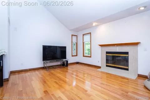 Living - 6241 Smithfield Dr, Troy, MI 48085 photo 3 of 7