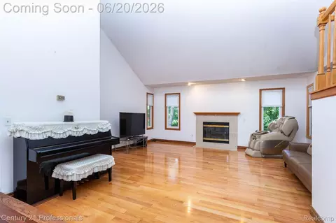 Living - 6241 Smithfield Dr, Troy, MI 48085 photo 1 of 7