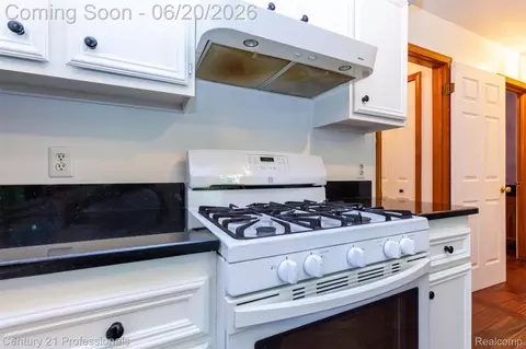 Kitchen - 6241 Smithfield Dr, Troy, MI 48085 photo 4 of 4
