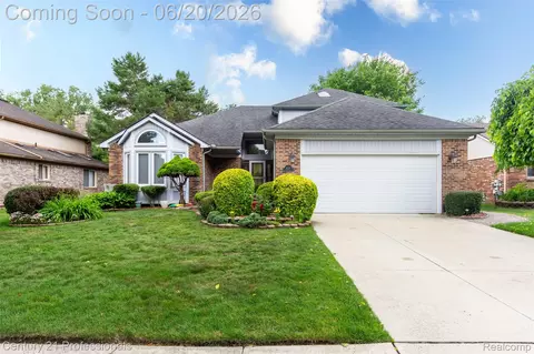 6241 Smithfield Dr, Troy, MI 48085