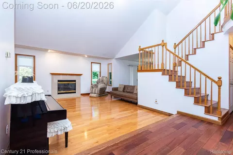 Living - 6241 Smithfield Dr, Troy, MI 48085 photo 2 of 7