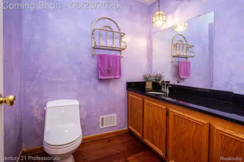 Bath - 6241 Smithfield Dr, Troy, MI 48085 photo 8 of 9