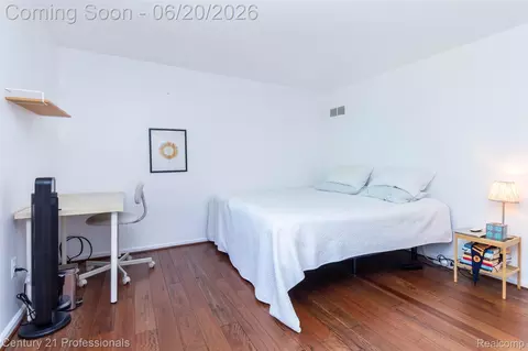 Bedroom - 6241 Smithfield Dr, Troy, MI 48085 photo 2 of 6