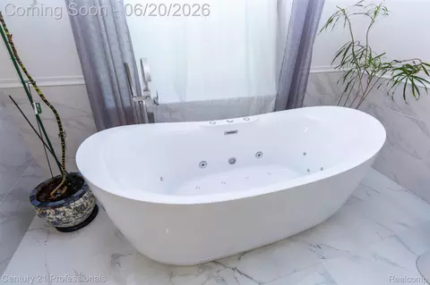 Bath - 6241 Smithfield Dr, Troy, MI 48085 photo 5 of 9