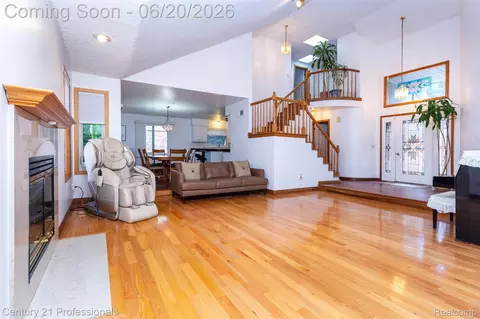 Living - 6241 Smithfield Dr, Troy, MI 48085 photo 5 of 7