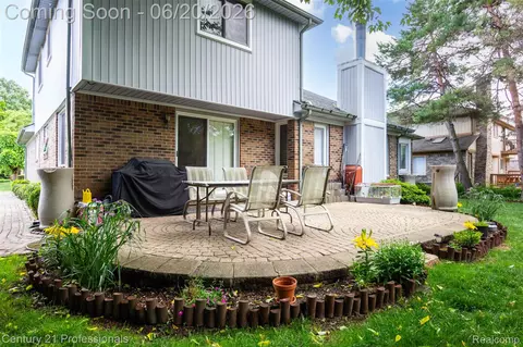 Exterior - 6241 Smithfield Dr, Troy, MI 48085 photo 4 of 4