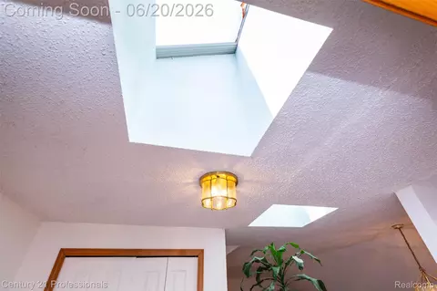 Entry Way - 6241 Smithfield Dr, Troy, MI 48085 photo 2 of 3