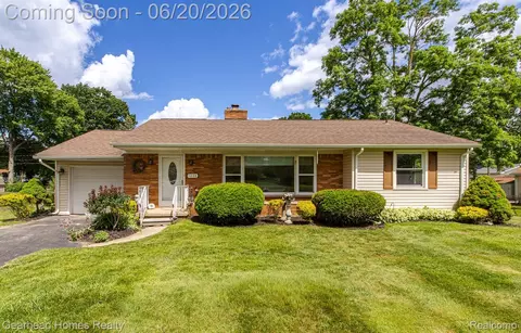 1224 Hira St, Waterford, MI 48328