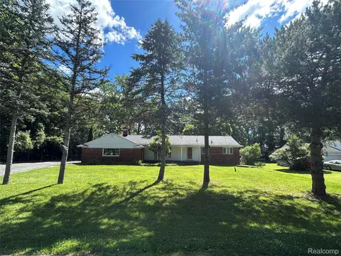 25426 Edgemont Dr, Southfield, MI 48033