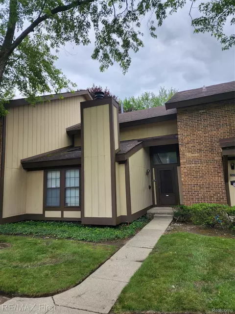 25311 Greenbrooke Dr, Southfield, MI 48033