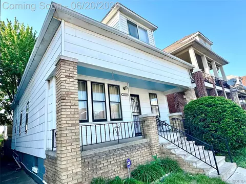 2633 Commor St, Hamtramck, MI 48212