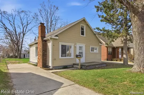5747 Kingsbury St, Dearborn Heights, MI 48127