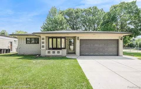 35526 Dunston Dr, Sterling Heights, MI 48310