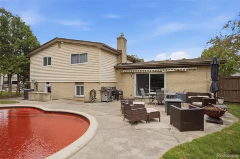 Exterior - 14137 Cranbrook St, Riverview, MI 48193 photo 11 of 15