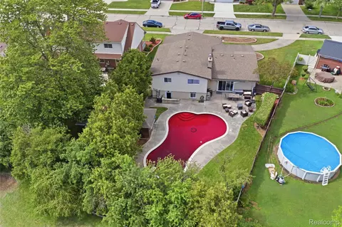 Exterior - 14137 Cranbrook St, Riverview, MI 48193 photo 12 of 15