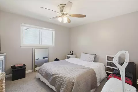 Bedroom - 14137 Cranbrook St, Riverview, MI 48193 photo 2 of 5