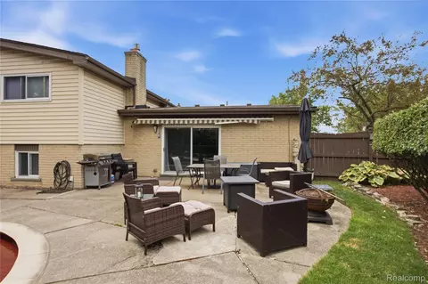 Exterior - 14137 Cranbrook St, Riverview, MI 48193 photo 10 of 15